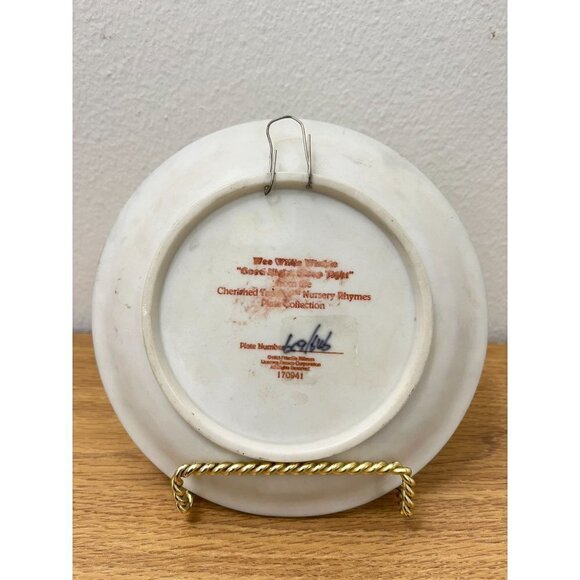 1996 Cherished Teddies-Nursery Rhyme plate Wee Willie Winrie Reg No 6Ei-710 - Picture 2 of 2